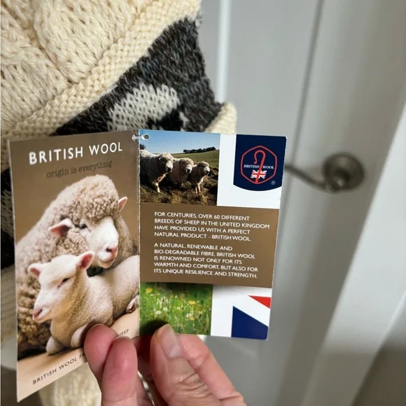 NWT! British Wool Sheep/Lamb scarf. 100% Wool Scarf. Cream - Picture 7 of 8